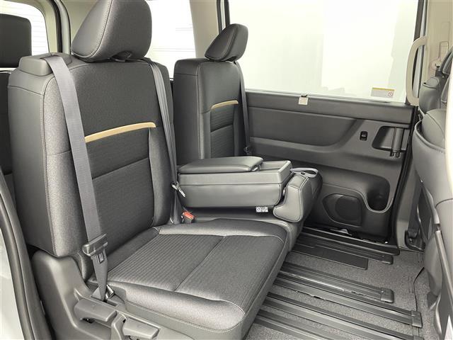 セレナ ｅ－パワー　ハイウェイスターＶ　登録済未使用車　１２．３型アドバンスドドライブアシストディスプレイ　ＴＶ　アラウンドビューモニター　両側パワースライドドア　プロパイロット　インテリジェントルームミラー　ワイヤレス充電　ＥＴＣ２．０（23枚目）