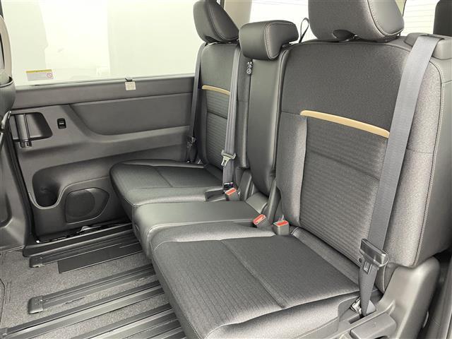 セレナ ｅ－パワー　ハイウェイスターＶ　登録済未使用車　１２．３型アドバンスドドライブアシストディスプレイ　ＴＶ　アラウンドビューモニター　両側パワースライドドア　プロパイロット　インテリジェントルームミラー　ワイヤレス充電　ＥＴＣ２．０（25枚目）