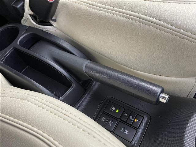 アクア クロスオーバー　グラム　ワンオーナー　純正ＳＤナビ（ＡＭ、ＦＭ、　ＣＤ、ＢＴ、ＳＤ、ＡＵＸ）　ワンセグＴＶ　車外カメラ（バック、フロント、サイド、全方位）　衝突軽減システム　レーンキープアシスト　コーナーセンサー　ドラレコ（19枚目）