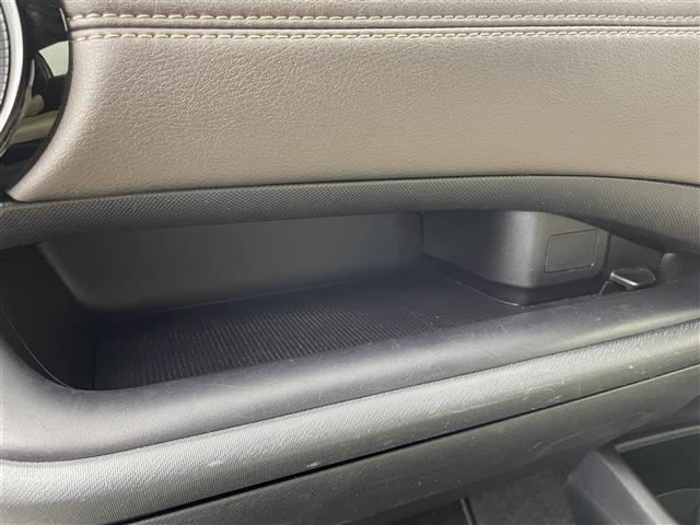 アクア クロスオーバー　グラム　ワンオーナー　純正ＳＤナビ（ＡＭ、ＦＭ、　ＣＤ、ＢＴ、ＳＤ、ＡＵＸ）　ワンセグＴＶ　車外カメラ（バック、フロント、サイド、全方位）　衝突軽減システム　レーンキープアシスト　コーナーセンサー　ドラレコ（21枚目）