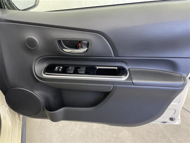 アクア クロスオーバー　グラム　ワンオーナー　純正ＳＤナビ（ＡＭ、ＦＭ、　ＣＤ、ＢＴ、ＳＤ、ＡＵＸ）　ワンセグＴＶ　車外カメラ（バック、フロント、サイド、全方位）　衝突軽減システム　レーンキープアシスト　コーナーセンサー　ドラレコ（25枚目）