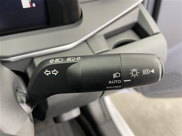 ノート X 純正9型ナビ フルセグTV 衝突被害軽減ブレーキ コーナーセンサー前後 オートLEDヘッドライト 横滑り防止装置 ETC ドライブレコーダー スマートキー プッシュスタート 純正フロアマット 取扱説明(11枚目)