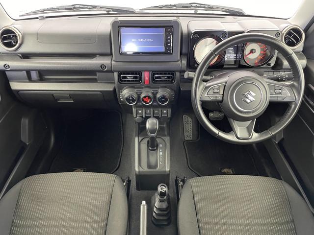 ジムニーシエラ JC 社外ナビ バックカメラ シートヒーター 衝突被害軽減システム レーンキープアシスト 横滑り防止装置 オートLEDライト フォグライト 純正アルミホイール 純正フロアマット ステアリングスイッチ AAC(2枚目)