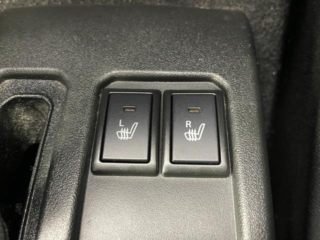 ジムニーシエラ JC 社外ナビ バックカメラ シートヒーター 衝突被害軽減システム レーンキープアシスト 横滑り防止装置 オートLEDライト フォグライト 純正アルミホイール 純正フロアマット ステアリングスイッチ AAC(4枚目)