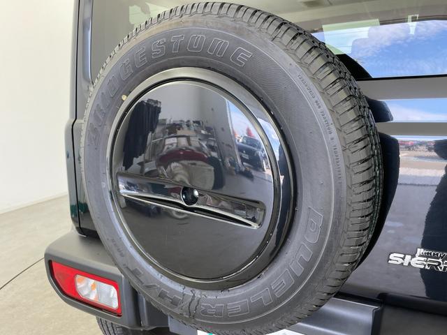 ジムニーシエラ JC 社外ナビ バックカメラ シートヒーター 衝突被害軽減システム レーンキープアシスト 横滑り防止装置 オートLEDライト フォグライト 純正アルミホイール 純正フロアマット ステアリングスイッチ AAC(6枚目)