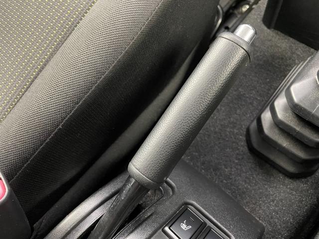 ジムニーシエラ JC 社外ナビ バックカメラ シートヒーター 衝突被害軽減システム レーンキープアシスト 横滑り防止装置 オートLEDライト フォグライト 純正アルミホイール 純正フロアマット ステアリングスイッチ AAC(22枚目)