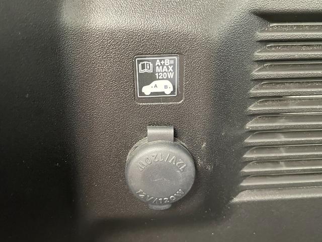 ジムニーシエラ JC 社外ナビ バックカメラ シートヒーター 衝突被害軽減システム レーンキープアシスト 横滑り防止装置 オートLEDライト フォグライト 純正アルミホイール 純正フロアマット ステアリングスイッチ AAC(23枚目)