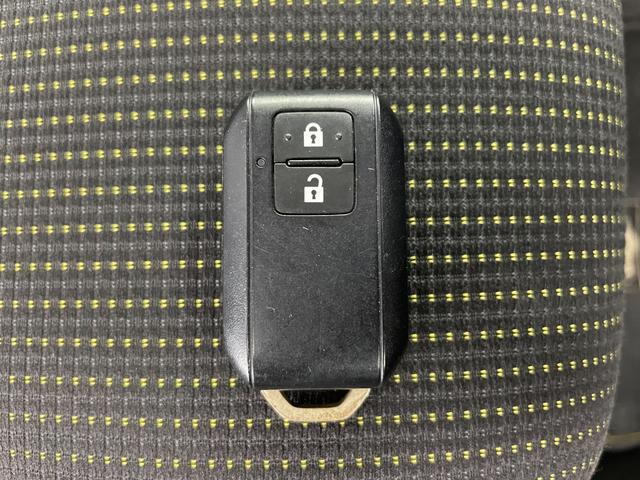 ジムニーシエラ JC 社外ナビ バックカメラ シートヒーター 衝突被害軽減システム レーンキープアシスト 横滑り防止装置 オートLEDライト フォグライト 純正アルミホイール 純正フロアマット ステアリングスイッチ AAC(25枚目)