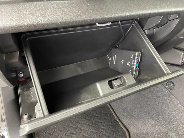 ジムニーシエラ JC 社外ナビ バックカメラ シートヒーター 衝突被害軽減システム レーンキープアシスト 横滑り防止装置 オートLEDライト フォグライト 純正アルミホイール 純正フロアマット ステアリングスイッチ AAC(33枚目)