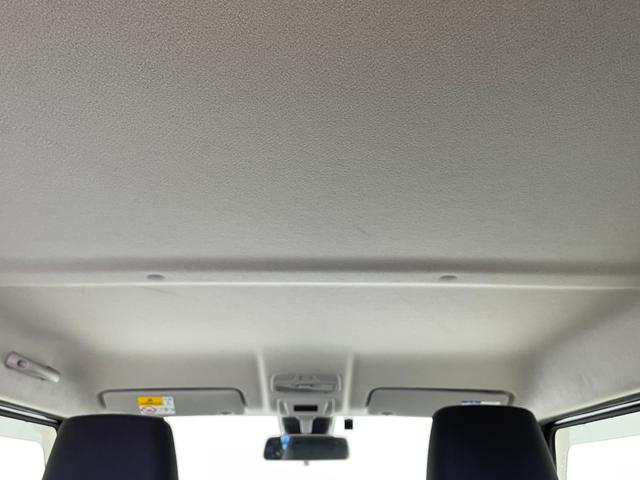 ジムニーシエラ JC 社外ナビ バックカメラ シートヒーター 衝突被害軽減システム レーンキープアシスト 横滑り防止装置 オートLEDライト フォグライト 純正アルミホイール 純正フロアマット ステアリングスイッチ AAC(38枚目)