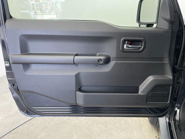 ジムニーシエラ JC 社外ナビ バックカメラ シートヒーター 衝突被害軽減システム レーンキープアシスト 横滑り防止装置 オートLEDライト フォグライト 純正アルミホイール 純正フロアマット ステアリングスイッチ AAC(40枚目)