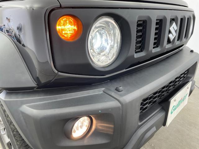 ジムニーシエラ JC 社外ナビ バックカメラ シートヒーター 衝突被害軽減システム レーンキープアシスト 横滑り防止装置 オートLEDライト フォグライト 純正アルミホイール 純正フロアマット ステアリングスイッチ AAC(52枚目)