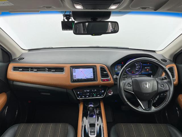 ヴェゼル ハイブリッドＺ　純正ナビ　フルセグＴＶ　バックカメラ　寒冷地仕様　衝突被害軽減ブレーキ　クルーズコントロール　オートＬＥＤヘッドライト　横滑り防止装置　ハーフレザーシート　シートヒーター　ＥＴＣ　ドライブレコーダー（2枚目）