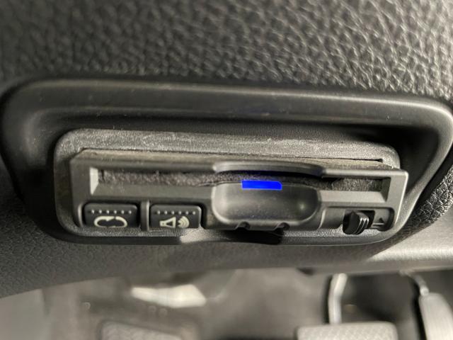 ヴェゼル ハイブリッドＺ　純正ナビ　フルセグＴＶ　バックカメラ　寒冷地仕様　衝突被害軽減ブレーキ　クルーズコントロール　オートＬＥＤヘッドライト　横滑り防止装置　ハーフレザーシート　シートヒーター　ＥＴＣ　ドライブレコーダー（3枚目）