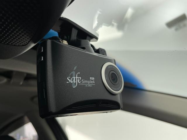 ヴェゼル ハイブリッドＺ　純正ナビ　フルセグＴＶ　バックカメラ　寒冷地仕様　衝突被害軽減ブレーキ　クルーズコントロール　オートＬＥＤヘッドライト　横滑り防止装置　ハーフレザーシート　シートヒーター　ＥＴＣ　ドライブレコーダー（4枚目）