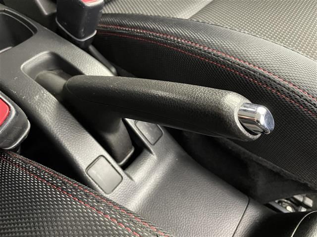 スイフトスポーツ ベースグレード ワンオーナー 社外SDナビ(AM/FM/CD/BT)フルセグTV クルーズコントロール 横滑り防止装置 盗難防止装置 オートライト フロアマット純正 純正AW ドアバイザー フォグランプ 取説/保証書(16枚目)