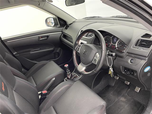 スイフトスポーツ ベースグレード ワンオーナー 社外SDナビ(AM/FM/CD/BT)フルセグTV クルーズコントロール 横滑り防止装置 盗難防止装置 オートライト フロアマット純正 純正AW ドアバイザー フォグランプ 取説/保証書(19枚目)