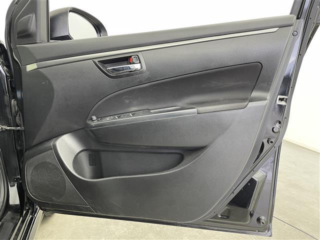 スイフトスポーツ ベースグレード ワンオーナー 社外SDナビ(AM/FM/CD/BT)フルセグTV クルーズコントロール 横滑り防止装置 盗難防止装置 オートライト フロアマット純正 純正AW ドアバイザー フォグランプ 取説/保証書(22枚目)