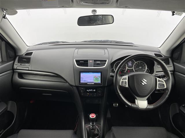 スイフトスポーツ ベースグレード ワンオーナー 社外SDナビ(AM/FM/CD/BT)フルセグTV クルーズコントロール 横滑り防止装置 盗難防止装置 オートライト フロアマット純正 純正AW ドアバイザー フォグランプ 取説/保証書(41枚目)