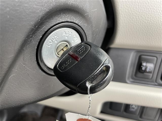 デイズ Ｓ　純正ＳＤナビ　フルセグＴＶ　ＣＤ　ＡＭ　ＦＭ　ハロゲンライト　純正フロアマット　アイドリングストップ　電動格納ミラー　ドアバイザー　リモコンキー　パワーステアリング　パワーウィンドウ　ベンチシート（3枚目）