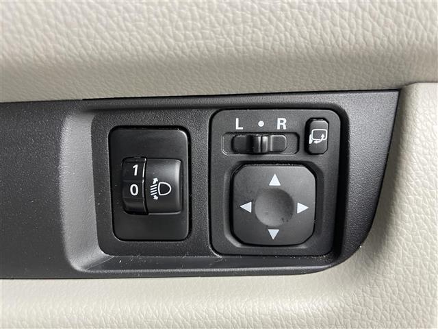 デイズ Ｓ　純正ＳＤナビ　フルセグＴＶ　ＣＤ　ＡＭ　ＦＭ　ハロゲンライト　純正フロアマット　アイドリングストップ　電動格納ミラー　ドアバイザー　リモコンキー　パワーステアリング　パワーウィンドウ　ベンチシート（13枚目）