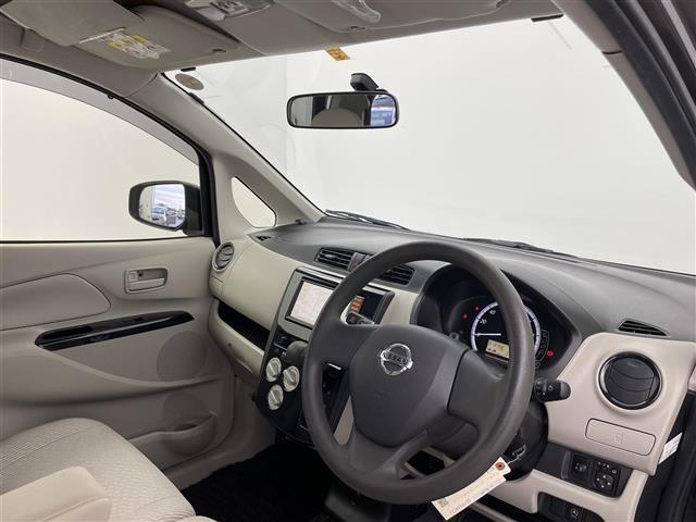 デイズ Ｓ　純正ＳＤナビ　フルセグＴＶ　ＣＤ　ＡＭ　ＦＭ　ハロゲンライト　純正フロアマット　アイドリングストップ　電動格納ミラー　ドアバイザー　リモコンキー　パワーステアリング　パワーウィンドウ　ベンチシート（16枚目）