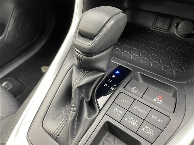 ＲＡＶ４ Ｘ　４ＷＤ　純正ナビ　フルセグＴＶ　バックカメラ　社外１７インチＡＷ付き冬タイヤ積込　トヨタセーフティセンス　ＡＣＣ　プリクラッシュセーフティ　デジタルインナーミラー　ドラレコ　ＥＴＣ　スマートキー×２（17枚目）