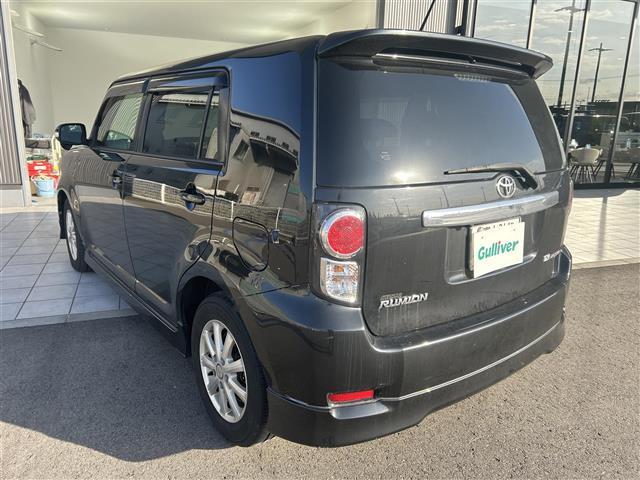 ノア Ｓｉ　４ＷＤ　純正ナビ　フルセグＴＶ　バックカメラ　両側パワースライドドア　オートＨＩＤヘッドライト　ビルトインＥＴＣ　スマートキー×２　プッシュスタート　シートヒーター　純１６インチＡＷ　純正フロアマット（3枚目）