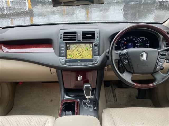 クラウン ２．５ロイヤルサルーン　アニバーサリーＥＤ　純正ＨＤＤナビ（ＣＤ　ＤＶＤ　フルセグＴＶ　ｂｌｕｅｔｏｏｔｈ　ＭＳＶ）　バックカメラ　ビルトインＥＴＣ　前席パワーシート　運転席シートメモリー　ＡＣＣ　電動チルト・テレスコピックステアリング　スペア（2枚目）