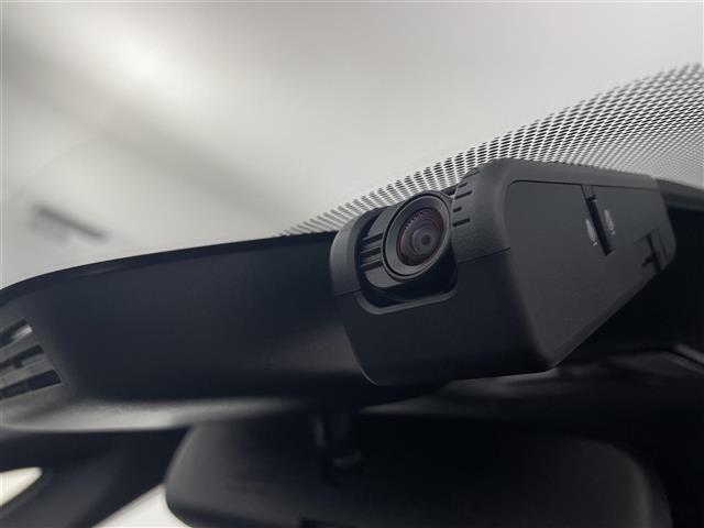 ノア ハイブリッドＳ－Ｚ　ワンオーナー　純正１０．５インチナビ　フルセグＴＶ＋ＣＤ／ＤＶＤデッキ　ＨＤＭＩ　バックカメラ　トヨタセーフティセンス　両側パワースライドドア　ハーフレザー　シートヒーター　ドラレコ　ＥＴＣ２．０（2枚目）