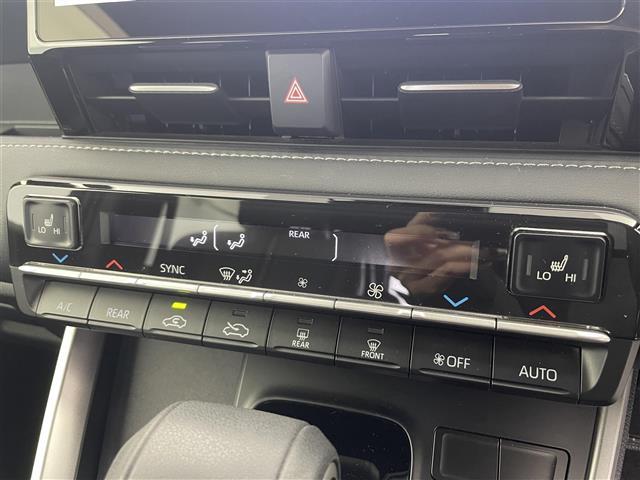 ノア ハイブリッドＳ－Ｚ　ワンオーナー　純正１０．５インチナビ　フルセグＴＶ＋ＣＤ／ＤＶＤデッキ　ＨＤＭＩ　バックカメラ　トヨタセーフティセンス　両側パワースライドドア　ハーフレザー　シートヒーター　ドラレコ　ＥＴＣ２．０（16枚目）