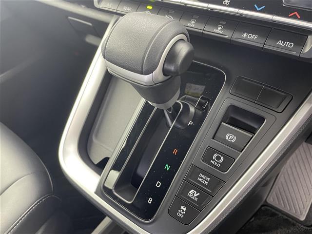 ノア ハイブリッドＳ－Ｚ　ワンオーナー　純正１０．５インチナビ　フルセグＴＶ＋ＣＤ／ＤＶＤデッキ　ＨＤＭＩ　バックカメラ　トヨタセーフティセンス　両側パワースライドドア　ハーフレザー　シートヒーター　ドラレコ　ＥＴＣ２．０（17枚目）