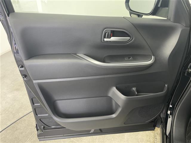 ノア ハイブリッドＳ－Ｚ　ワンオーナー　純正１０．５インチナビ　フルセグＴＶ＋ＣＤ／ＤＶＤデッキ　ＨＤＭＩ　バックカメラ　トヨタセーフティセンス　両側パワースライドドア　ハーフレザー　シートヒーター　ドラレコ　ＥＴＣ２．０（24枚目）