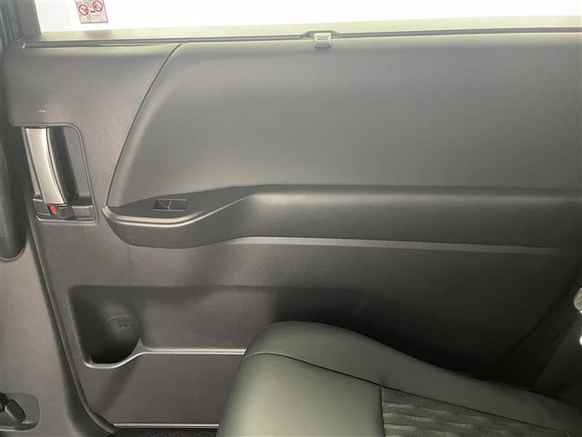 ノア ハイブリッドＳ－Ｚ　ワンオーナー　純正１０．５インチナビ　フルセグＴＶ＋ＣＤ／ＤＶＤデッキ　ＨＤＭＩ　バックカメラ　トヨタセーフティセンス　両側パワースライドドア　ハーフレザー　シートヒーター　ドラレコ　ＥＴＣ２．０（26枚目）