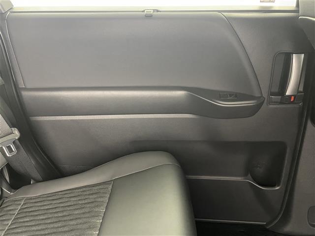 ノア ハイブリッドＳ－Ｚ　ワンオーナー　純正１０．５インチナビ　フルセグＴＶ＋ＣＤ／ＤＶＤデッキ　ＨＤＭＩ　バックカメラ　トヨタセーフティセンス　両側パワースライドドア　ハーフレザー　シートヒーター　ドラレコ　ＥＴＣ２．０（28枚目）