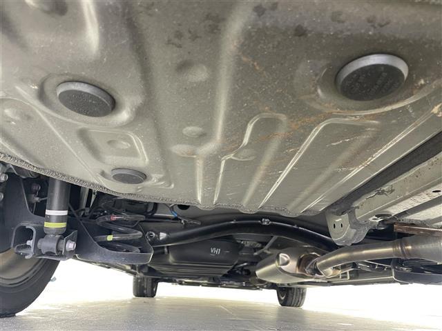 ノア ハイブリッドＳ－Ｚ　ワンオーナー　純正１０．５インチナビ　フルセグＴＶ＋ＣＤ／ＤＶＤデッキ　ＨＤＭＩ　バックカメラ　トヨタセーフティセンス　両側パワースライドドア　ハーフレザー　シートヒーター　ドラレコ　ＥＴＣ２．０（41枚目）