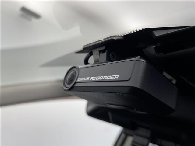 ノート ｅ－パワー　Ｘ　純正ナビ　フルセグＴＶ　アラウンドビューモニター　衝突被害軽減ブレーキ　レーンキープアシスト　オートＬＥＤヘッドライト　横滑り防止装置　コーナーセンサー前後　デジタルインナーミラー　ＥＴＣ　スペアキー（2枚目）