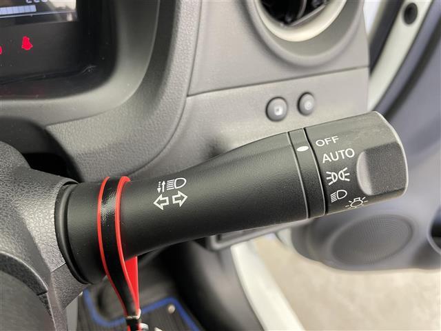 ノート ｅ－パワー　Ｘ　純正ナビ　フルセグＴＶ　アラウンドビューモニター　衝突被害軽減ブレーキ　レーンキープアシスト　オートＬＥＤヘッドライト　横滑り防止装置　コーナーセンサー前後　デジタルインナーミラー　ＥＴＣ　スペアキー（12枚目）