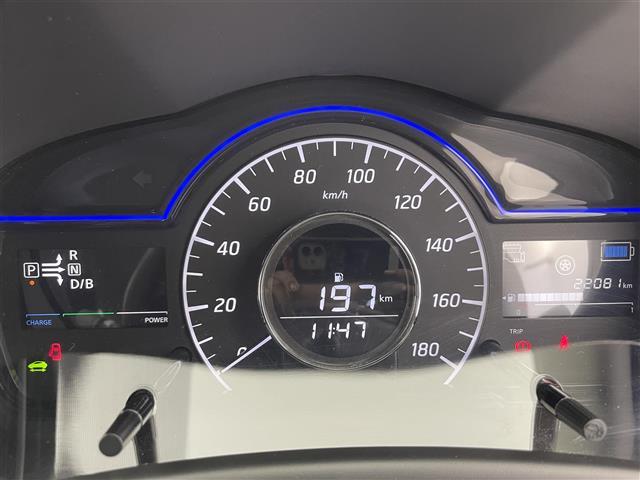 ノート ｅ－パワー　Ｘ　純正ナビ　フルセグＴＶ　アラウンドビューモニター　衝突被害軽減ブレーキ　レーンキープアシスト　オートＬＥＤヘッドライト　横滑り防止装置　コーナーセンサー前後　デジタルインナーミラー　ＥＴＣ　スペアキー（13枚目）