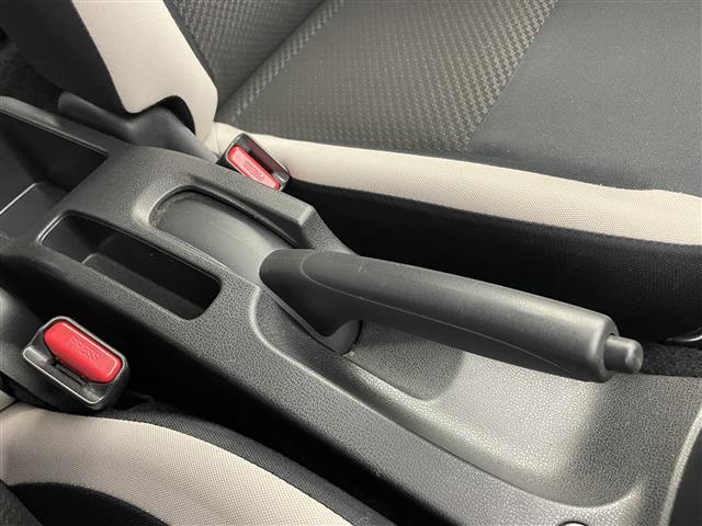 ノート ｅ－パワー　Ｘ　純正ナビ　フルセグＴＶ　アラウンドビューモニター　衝突被害軽減ブレーキ　レーンキープアシスト　オートＬＥＤヘッドライト　横滑り防止装置　コーナーセンサー前後　デジタルインナーミラー　ＥＴＣ　スペアキー（18枚目）