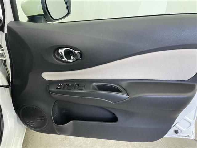 ノート ｅ－パワー　Ｘ　純正ナビ　フルセグＴＶ　アラウンドビューモニター　衝突被害軽減ブレーキ　レーンキープアシスト　オートＬＥＤヘッドライト　横滑り防止装置　コーナーセンサー前後　デジタルインナーミラー　ＥＴＣ　スペアキー（25枚目）