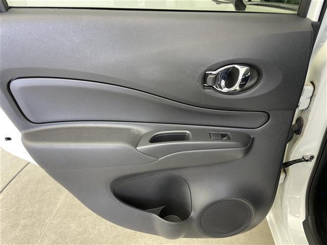 ノート ｅ－パワー　Ｘ　純正ナビ　フルセグＴＶ　アラウンドビューモニター　衝突被害軽減ブレーキ　レーンキープアシスト　オートＬＥＤヘッドライト　横滑り防止装置　コーナーセンサー前後　デジタルインナーミラー　ＥＴＣ　スペアキー（31枚目）