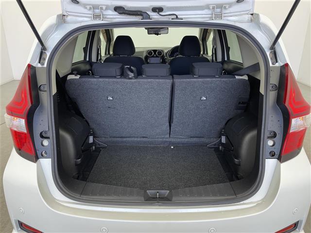 ノート ｅ－パワー　Ｘ　純正ナビ　フルセグＴＶ　アラウンドビューモニター　衝突被害軽減ブレーキ　レーンキープアシスト　オートＬＥＤヘッドライト　横滑り防止装置　コーナーセンサー前後　デジタルインナーミラー　ＥＴＣ　スペアキー（32枚目）