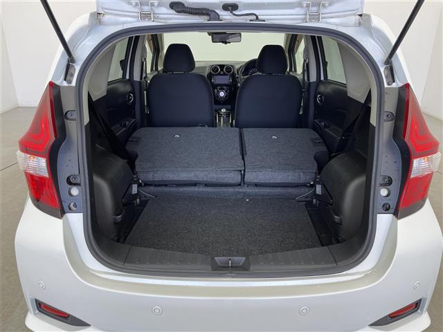 ノート ｅ－パワー　Ｘ　純正ナビ　フルセグＴＶ　アラウンドビューモニター　衝突被害軽減ブレーキ　レーンキープアシスト　オートＬＥＤヘッドライト　横滑り防止装置　コーナーセンサー前後　デジタルインナーミラー　ＥＴＣ　スペアキー（33枚目）