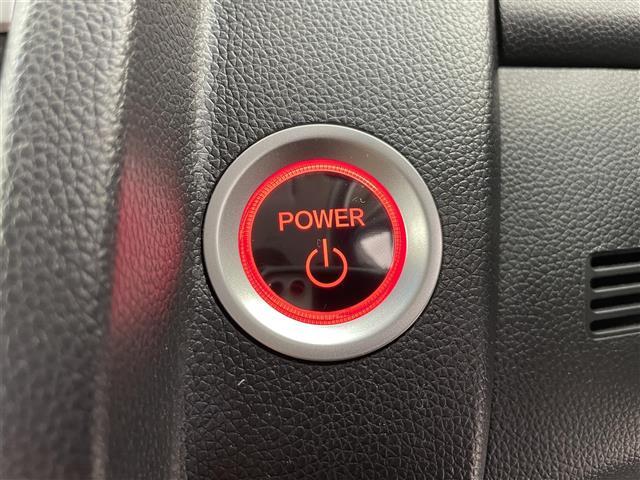 フィットハイブリッド Ｆ　４ＷＤ　社外ＳＤナビ（ＡＶＩＣ－ＲＺ２０１）（ＡＭ／ＦＭ／ＣＤ／ＳＤ）　横滑り防止装置　盗難防止装置　ドライブレコーダー（前方）　ビルトインＥＴＣ　チップアップシート　ドアバイザー　センターコンソール（14枚目）