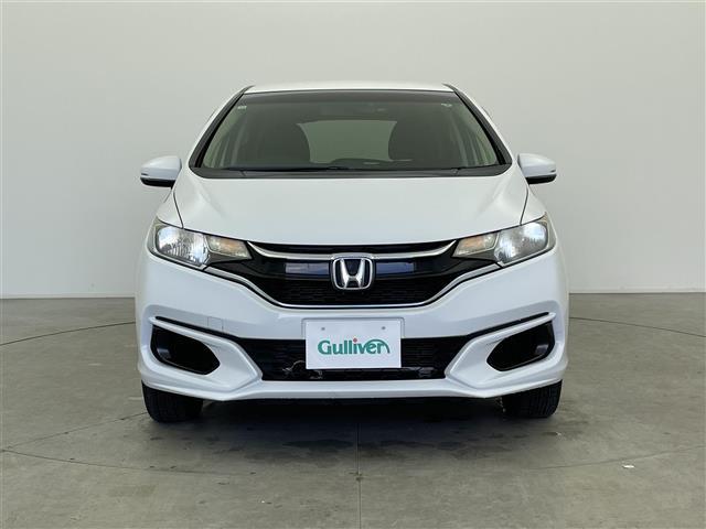 フィットハイブリッド Ｆ　４ＷＤ　社外ＳＤナビ（ＡＶＩＣ－ＲＺ２０１）（ＡＭ／ＦＭ／ＣＤ／ＳＤ）　横滑り防止装置　盗難防止装置　ドライブレコーダー（前方）　ビルトインＥＴＣ　チップアップシート　ドアバイザー　センターコンソール（33枚目）