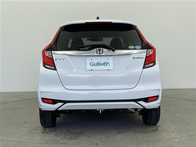 フィットハイブリッド Ｆ　４ＷＤ　社外ＳＤナビ（ＡＶＩＣ－ＲＺ２０１）（ＡＭ／ＦＭ／ＣＤ／ＳＤ）　横滑り防止装置　盗難防止装置　ドライブレコーダー（前方）　ビルトインＥＴＣ　チップアップシート　ドアバイザー　センターコンソール（34枚目）