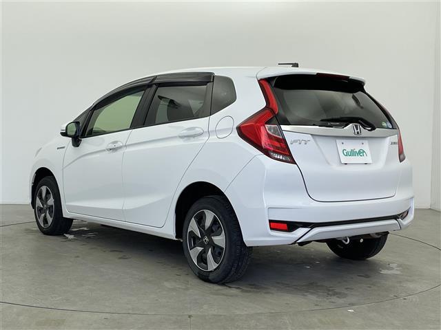 フィットハイブリッド Ｆ　４ＷＤ　社外ＳＤナビ（ＡＶＩＣ－ＲＺ２０１）（ＡＭ／ＦＭ／ＣＤ／ＳＤ）　横滑り防止装置　盗難防止装置　ドライブレコーダー（前方）　ビルトインＥＴＣ　チップアップシート　ドアバイザー　センターコンソール（43枚目）