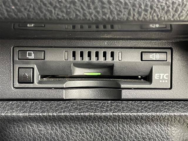 ノア Ｓｉ　ダブルバイビーＩＩＩ　純正ナビ　フルセグＴＶ　Ｂｌｕｅｔｏｏｔｈ　バックカメラ　純正フリップダウンモニター　ＥＴＣ　両側パワースライドドア　ＬＥＤオートライト　オートハイビーム　トヨタセーフティセンス　ハーフレザーシート（7枚目）