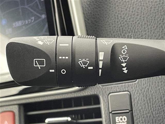 ノア Ｓｉ　ダブルバイビーＩＩＩ　純正ナビ　フルセグＴＶ　Ｂｌｕｅｔｏｏｔｈ　バックカメラ　純正フリップダウンモニター　ＥＴＣ　両側パワースライドドア　ＬＥＤオートライト　オートハイビーム　トヨタセーフティセンス　ハーフレザーシート（10枚目）